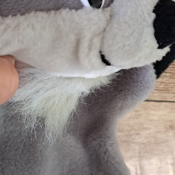 Vtg Disney 90's Pocahontas Meeko the Racoon Hand Puppet Mattel Gray Black Plush - Picture 3 of 13